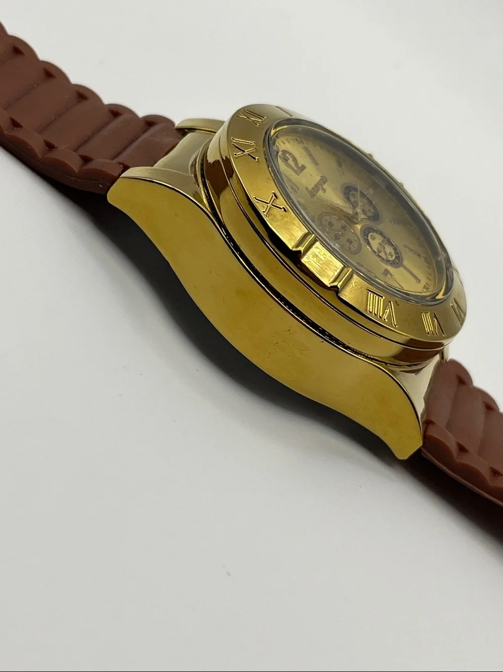 N/A elegant gold